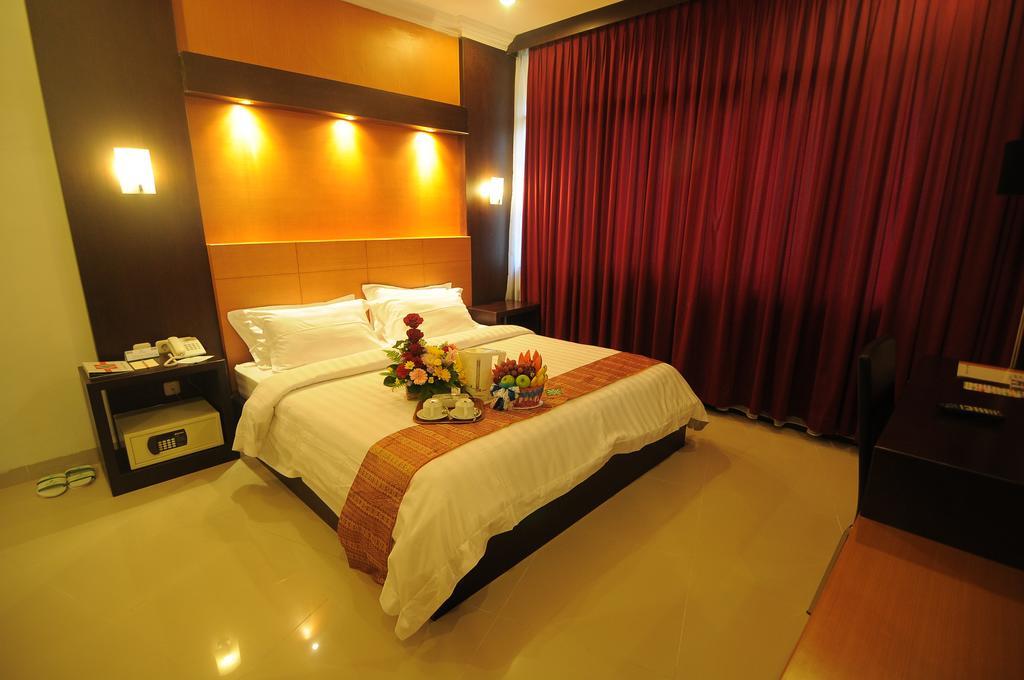 Hotel Swarna Dwipa Palembang Oda fotoğraf