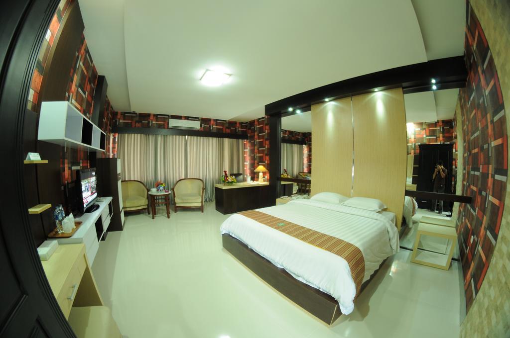 Hotel Swarna Dwipa Palembang Oda fotoğraf