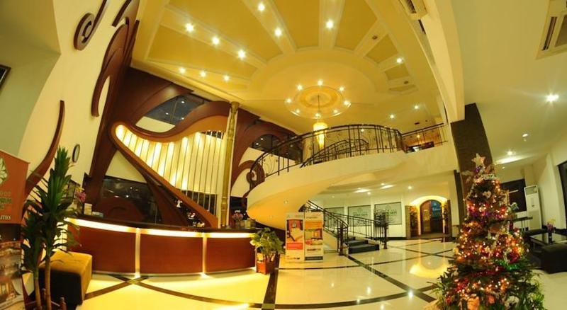 Hotel Swarna Dwipa Palembang Dış mekan fotoğraf