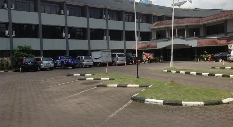 Hotel Swarna Dwipa Palembang Dış mekan fotoğraf