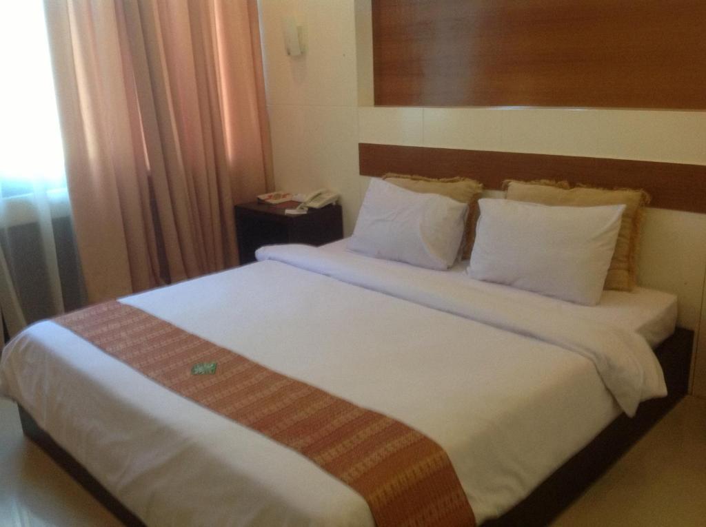 Hotel Swarna Dwipa Palembang Dış mekan fotoğraf