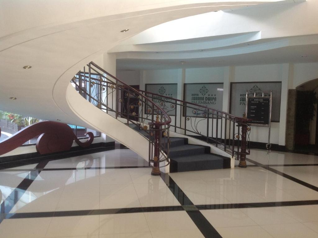 Hotel Swarna Dwipa Palembang Dış mekan fotoğraf