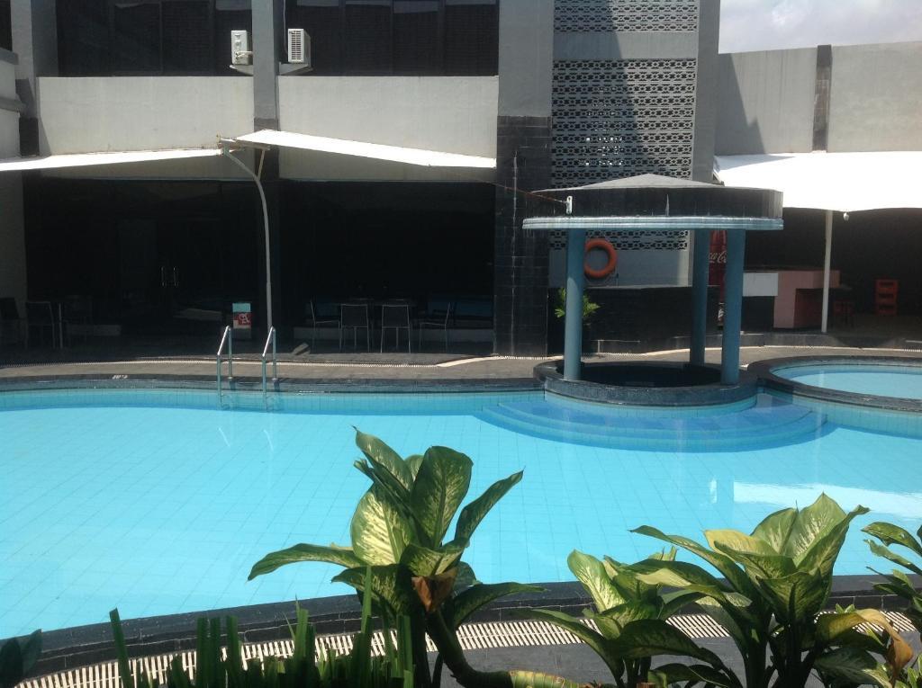 Hotel Swarna Dwipa Palembang Dış mekan fotoğraf