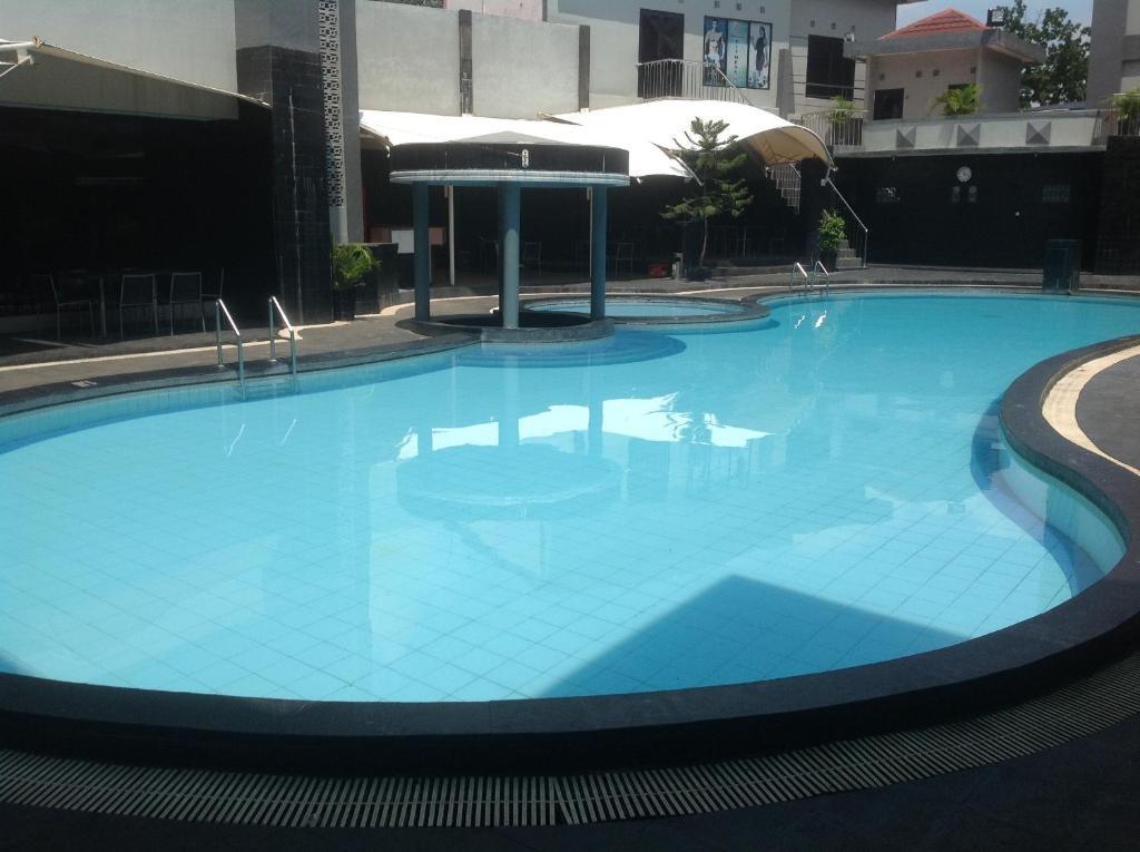 Hotel Swarna Dwipa Palembang Dış mekan fotoğraf