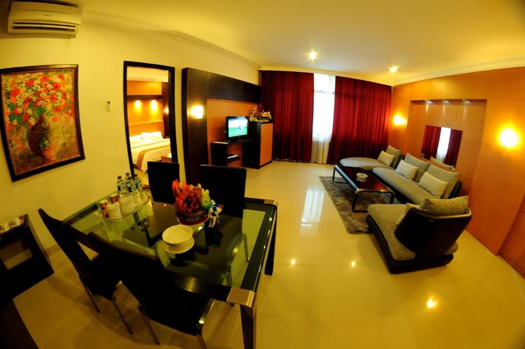 Hotel Swarna Dwipa Palembang Oda fotoğraf
